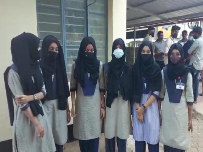 Curfew on school premises in Udupi; Tensions remain high in Karnataka over hijab issue | उडुपीमध्ये शाळांच्या परिसरात जमावबंदी; हिजाबच्या मुद्यावरून कर्नाटकमध्ये तणाव कायम Curfew on school premises in Udupi; Tensions remain high in Karnataka over hijab issue | उडुपीमध्ये शाळांच्या परिसरात जमावबंदी; हिजाबच्या मुद्यावरून कर्नाटकमध्ये तणाव कायम