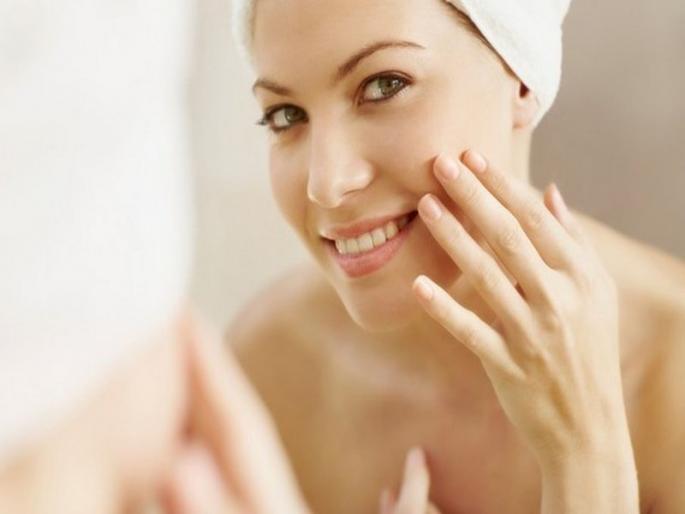 Beauty tips for working women | वर्किंग वुमन्सनी अशी घ्यावी त्वचेची काळजी; अन्यथा लवकर दिसाल म्हाताऱ्या Beauty tips for working women | वर्किंग वुमन्सनी अशी घ्यावी त्वचेची काळजी; अन्यथा लवकर दिसाल म्हाताऱ्या