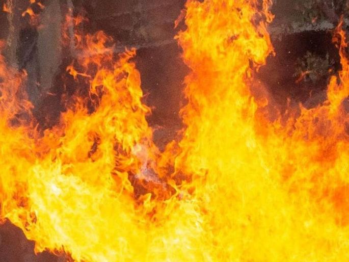 brother in law attempt to burn alive two girls, including his brother-in-law, for wealth | संपत्तीसाठी भावजयीसह दोन मुलींना जिवंत जाळण्याचा दिराचा प्रयत्न brother in law attempt to burn alive two girls, including his brother-in-law, for wealth | संपत्तीसाठी भावजयीसह दोन मुलींना जिवंत जाळण्याचा दिराचा प्रयत्न