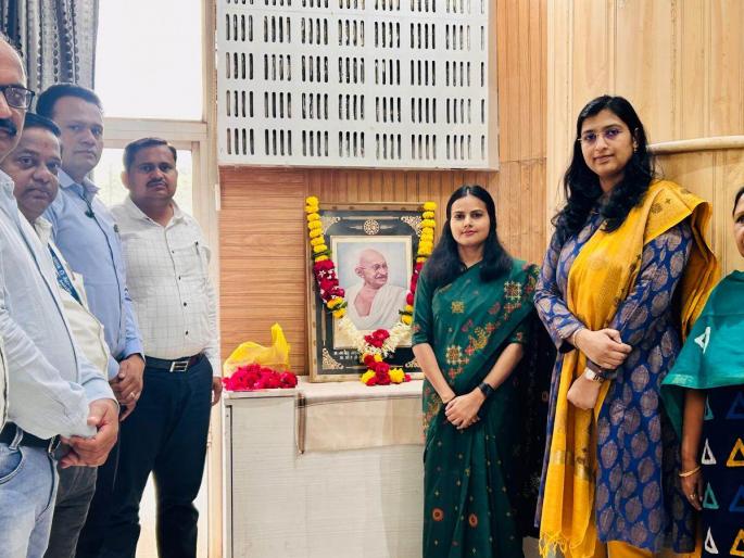 Late workers warned by CEOs to do without pay; Disciplinary instructions | उशीरा येणाऱ्या कर्मचाऱ्यांना सीईओंनी सुनावले, विना वेतन करण्याची ताकीद; शिस्त पाळण्याच्या सूचना Late workers warned by CEOs to do without pay; Disciplinary instructions | उशीरा येणाऱ्या कर्मचाऱ्यांना सीईओंनी सुनावले, विना वेतन करण्याची ताकीद; शिस्त पाळण्याच्या सूचना