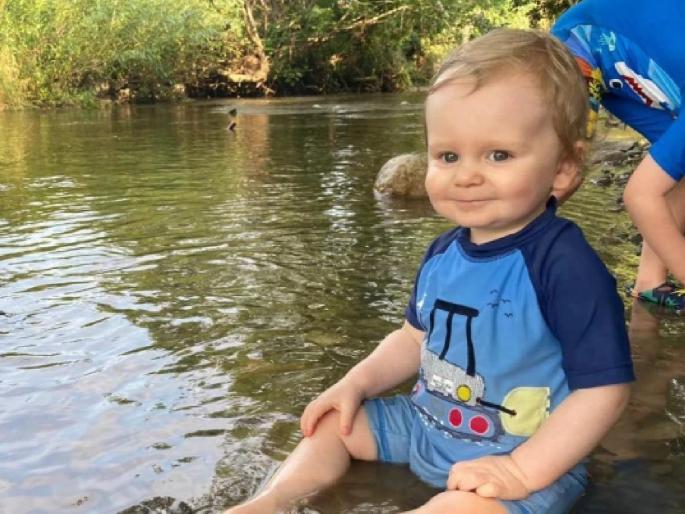 Toddler, 2, dies after choking on piece of banana before bedtime | आईची छोटी चूक मुलाच्या जीवावर बेतली; अवघ्या ३० सेकंदानंतर झाला चिमुकल्याचा मृत्यू Toddler, 2, dies after choking on piece of banana before bedtime | आईची छोटी चूक मुलाच्या जीवावर बेतली; अवघ्या ३० सेकंदानंतर झाला चिमुकल्याचा मृत्यू