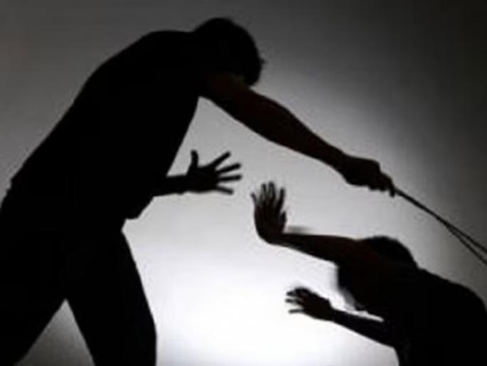 A woman and a man were beaten out of anger for not paying the money left over from private business | खासगी व्यवहारातील राहिलेले पैसे न दिल्याच्या रागातून महिलेसह एकास मारहाण A woman and a man were beaten out of anger for not paying the money left over from private business | खासगी व्यवहारातील राहिलेले पैसे न दिल्याच्या रागातून महिलेसह एकास मारहाण