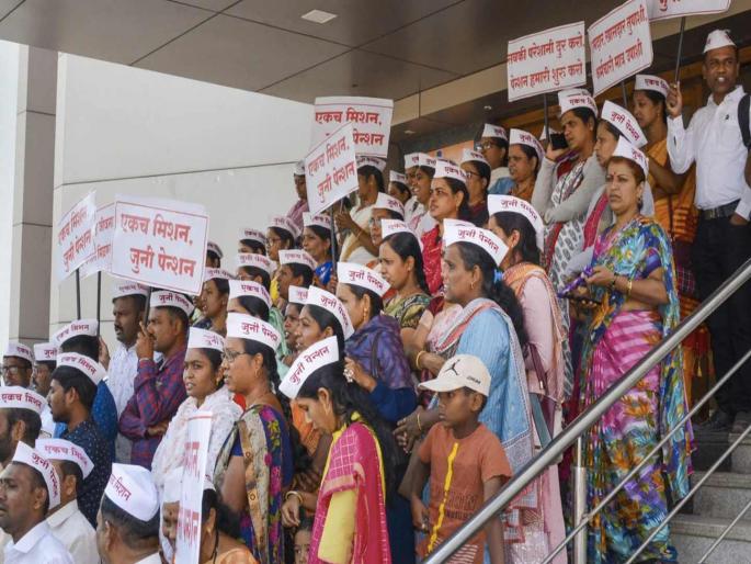 'salary' of striking employees issue solve, Wage cut avoided | संपकरी कर्मचाऱ्यांचा ‘पगार’ मोकळा! वेतनातील कपात टळली 'salary' of striking employees issue solve, Wage cut avoided | संपकरी कर्मचाऱ्यांचा ‘पगार’ मोकळा! वेतनातील कपात टळली