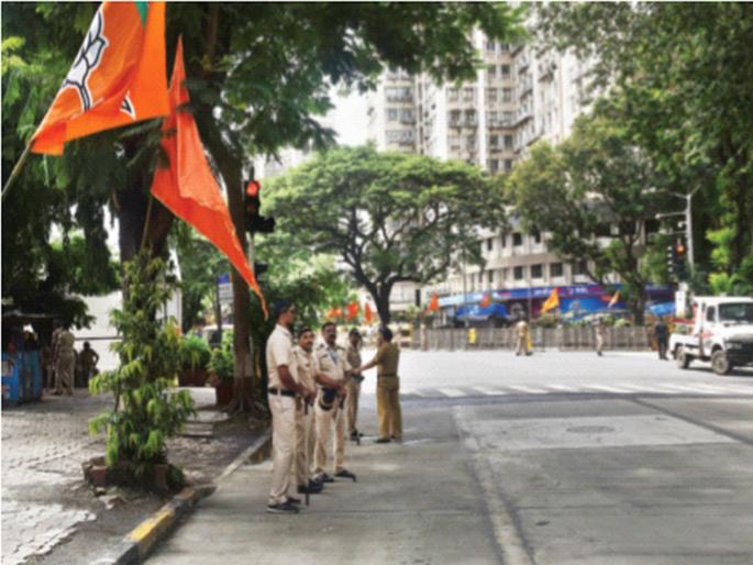 Flags, posters and strict inspection in the Vidhan Bhavan area; Conversion to a security camp | विधान भवन परिसरात झेंडे, पोस्टर आणि कडक तपासणी; सुरक्षा छावणीत रूपांतर Flags, posters and strict inspection in the Vidhan Bhavan area; Conversion to a security camp | विधान भवन परिसरात झेंडे, पोस्टर आणि कडक तपासणी; सुरक्षा छावणीत रूपांतर