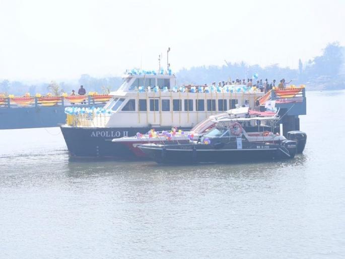 Water taxi started only for inauguration, closed in 2 days; The dream of the common man is unfulfilled | फक्त उद्घाटनापुरती सुरू केली वॉटर टॅक्सी, २ दिवसांत बंद; सर्वसामान्यांचे स्वप्न अधुरेच Water taxi started only for inauguration, closed in 2 days; The dream of the common man is unfulfilled | फक्त उद्घाटनापुरती सुरू केली वॉटर टॅक्सी, २ दिवसांत बंद; सर्वसामान्यांचे स्वप्न अधुरेच