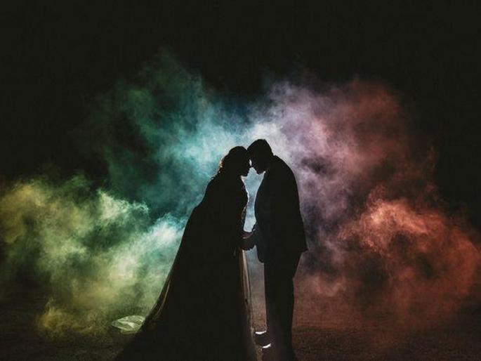 A couple had the married at a funeral home, guests were terrified | बाबो! रुग्णवाहिकेतून आली नवरी, मृतदेहांभोवती झालं लग्न; पाहुणे मंडळी बघून हैराण A couple had the married at a funeral home, guests were terrified | बाबो! रुग्णवाहिकेतून आली नवरी, मृतदेहांभोवती झालं लग्न; पाहुणे मंडळी बघून हैराण