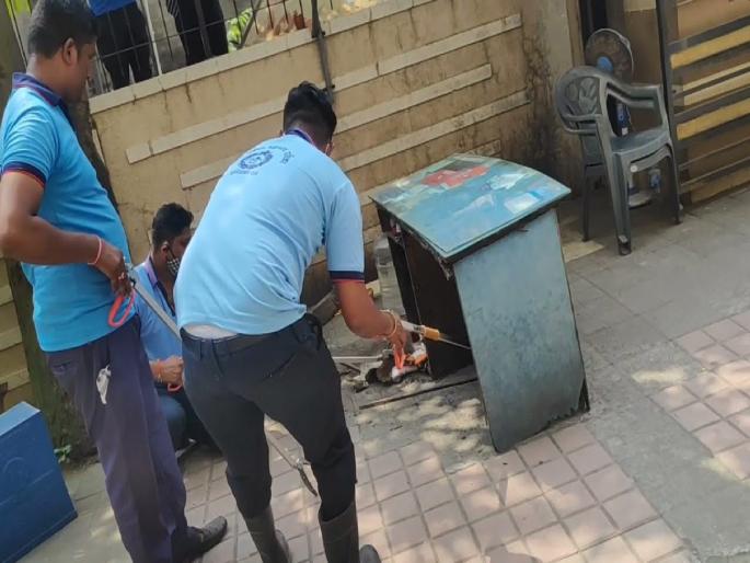 Who wants to catch a snake? Ordinary citizens caught in the trap of fire and forest department in Mira Bhayandar | साप पकडायचा कुणी? अग्निशमन आणि वन विभागाच्या कोडींत अडकले सामान्य नागरिक Who wants to catch a snake? Ordinary citizens caught in the trap of fire and forest department in Mira Bhayandar | साप पकडायचा कुणी? अग्निशमन आणि वन विभागाच्या कोडींत अडकले सामान्य नागरिक