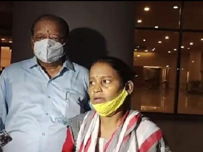 BJP MP Gopal Shetty Helped immediately rushed to the rescue of the passengers at Airport | ...अन् पहाटे ५ वाजता खासदारांना फोन केला; प्रवाशांच्या सुटकेसाठी तातडीनं मदतीला धावले BJP MP Gopal Shetty Helped immediately rushed to the rescue of the passengers at Airport | ...अन् पहाटे ५ वाजता खासदारांना फोन केला; प्रवाशांच्या सुटकेसाठी तातडीनं मदतीला धावले