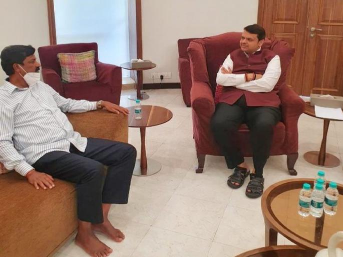 Devendra Fadnavis is my godfather, that's why I met him Says BJP MLA Ramesh Jarkiholi | “देवेंद्र फडणवीस माझे गॉडफादर, राजीनामा दिला तरी भाजपातच राहणार, काँग्रेसमध्ये जाणार नाही” Devendra Fadnavis is my godfather, that's why I met him Says BJP MLA Ramesh Jarkiholi | “देवेंद्र फडणवीस माझे गॉडफादर, राजीनामा दिला तरी भाजपातच राहणार, काँग्रेसमध्ये जाणार नाही”