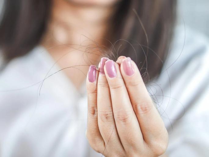 What is trichotillomania ?; If you are also pulling hair on your head then know the reason | ट्रिकोटिलोमेनिया काय आहे?; तुम्हीही डोक्यावरचे केस ओढत असाल तर... What is trichotillomania ?; If you are also pulling hair on your head then know the reason | ट्रिकोटिलोमेनिया काय आहे?; तुम्हीही डोक्यावरचे केस ओढत असाल तर...