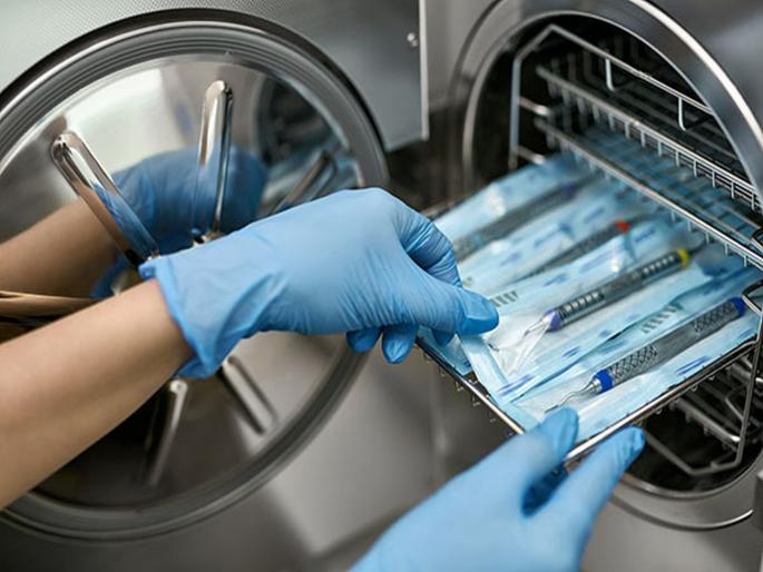 Articles on female and male sterilization | डॉक्टर, माझे नको, 'तिचेच' ऑपरेशन करा; कदाचित हे टोकाचे पाऊल असेल, पण... Articles on female and male sterilization | डॉक्टर, माझे नको, 'तिचेच' ऑपरेशन करा; कदाचित हे टोकाचे पाऊल असेल, पण...