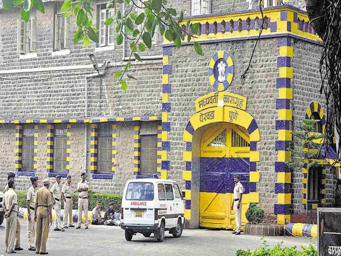 Clashes in Yerwada Jail by Gaja Marne gangs; Food plate put in head, 1 injured | गजा मारणे टोळीकडून येरवडा कारागृहात राडा; जेवणाचा पाटा डोक्यात घातला, १ जखमी Clashes in Yerwada Jail by Gaja Marne gangs; Food plate put in head, 1 injured | गजा मारणे टोळीकडून येरवडा कारागृहात राडा; जेवणाचा पाटा डोक्यात घातला, १ जखमी