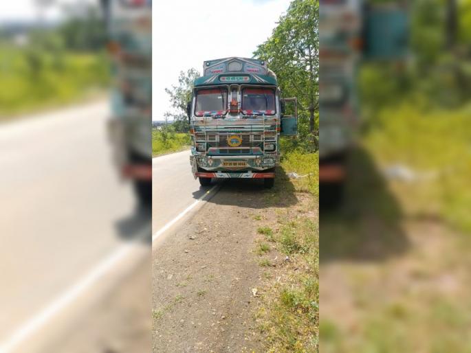 Two-wheeler collision with truck, 45 retired officers killed; Incident at Yelgaon Phata | ट्रकची दुचाकीस धडक, सेवानिवृत्त पाेलीस अधिकारी ठार; येळगाव फाट्यावरील घटना Two-wheeler collision with truck, 45 retired officers killed; Incident at Yelgaon Phata | ट्रकची दुचाकीस धडक, सेवानिवृत्त पाेलीस अधिकारी ठार; येळगाव फाट्यावरील घटना