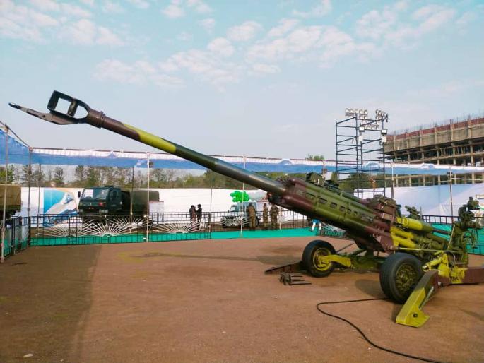 Nashik People get a chance to see the powerful guns of the war up close at the arms exhibition | शस्त्रास्त्र प्रदर्शनात युद्धातील शक्तिशाली तोफा जवळून पाहण्याची नाशिककरांना संधी Nashik People get a chance to see the powerful guns of the war up close at the arms exhibition | शस्त्रास्त्र प्रदर्शनात युद्धातील शक्तिशाली तोफा जवळून पाहण्याची नाशिककरांना संधी