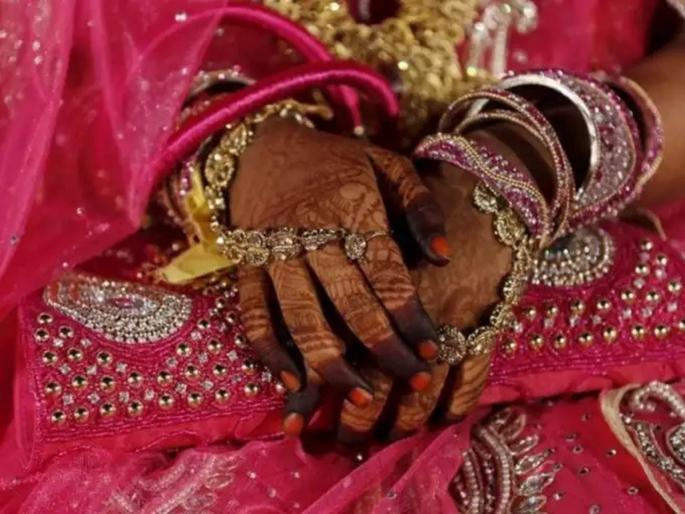 Wife arranges husband's marriage with lover, incident in Guna, Madhya Pradesh | पती, पत्नी और वो! बायकोनेच नवऱ्याचं लग्न प्रेयसीसोबत लावलं; तिघे सुखाने नांदतात Wife arranges husband's marriage with lover, incident in Guna, Madhya Pradesh | पती, पत्नी और वो! बायकोनेच नवऱ्याचं लग्न प्रेयसीसोबत लावलं; तिघे सुखाने नांदतात