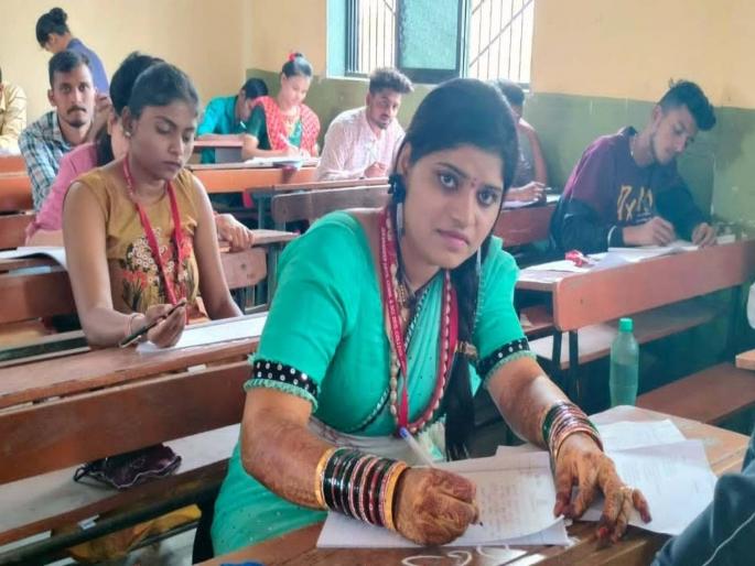 First written the exam paper then directly reached the marriage hall for Wedding | आधी परीक्षा दिली मग थेट लग्न मंडपात पोहचली; टिटवाळ्याच्या युवतीची चर्चा First written the exam paper then directly reached the marriage hall for Wedding | आधी परीक्षा दिली मग थेट लग्न मंडपात पोहचली; टिटवाळ्याच्या युवतीची चर्चा