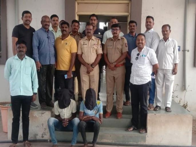 In Solapur, Centering worker murder solved in 24 hours; Three people, including a minor, were taken into custody | सेंट्रींग कामगार खूनाचा २४ तासात छडा; अल्पवयीन मुलासह तिघांना घेतले ताब्यात In Solapur, Centering worker murder solved in 24 hours; Three people, including a minor, were taken into custody | सेंट्रींग कामगार खूनाचा २४ तासात छडा; अल्पवयीन मुलासह तिघांना घेतले ताब्यात