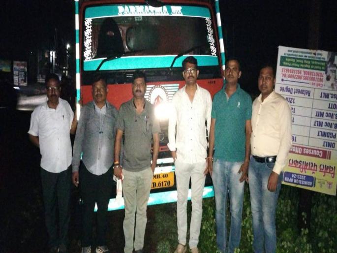 Rescue of 17 animals going to slaughter house; Action at Mandiatola Chowk | कत्तलखान्यात जाणाऱ्या १७ जनावरांची सुटका; मंडीयाटोला चौकात कारवाई Rescue of 17 animals going to slaughter house; Action at Mandiatola Chowk | कत्तलखान्यात जाणाऱ्या १७ जनावरांची सुटका; मंडीयाटोला चौकात कारवाई