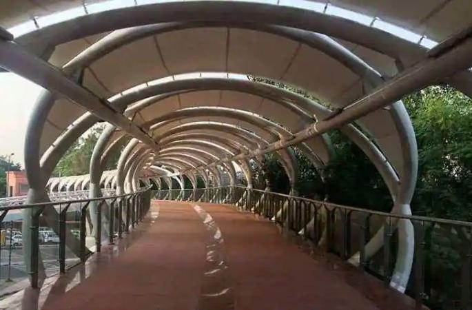 Due to 'Skywalk', patients will no longer be suffer sue to shocks of the stretcher; 300 crores will change the face | ‘स्कॉयवॉक’ मुळे आता रुग्णांना बसणार नाहीत स्ट्रेचरचे धक्के; ३०० कोटींमुळे बदलणार चेहरामोहरा Due to 'Skywalk', patients will no longer be suffer sue to shocks of the stretcher; 300 crores will change the face | ‘स्कॉयवॉक’ मुळे आता रुग्णांना बसणार नाहीत स्ट्रेचरचे धक्के; ३०० कोटींमुळे बदलणार चेहरामोहरा