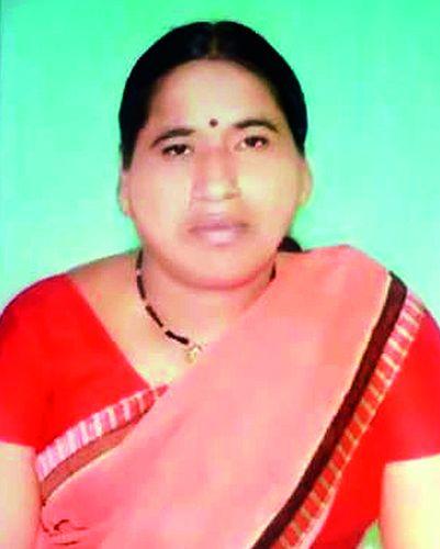 Woman dies, eight women injured in slab collapse | ऐन अंत्यसंस्काराच्या वेळी घडला अनर्थ : स्लॅब कोसळून महिलेचा मृत्यू, आठ महिला जखमी Woman dies, eight women injured in slab collapse | ऐन अंत्यसंस्काराच्या वेळी घडला अनर्थ : स्लॅब कोसळून महिलेचा मृत्यू, आठ महिला जखमी