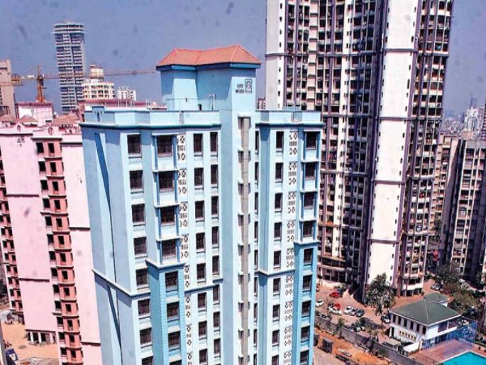 Waiting for houses for 50 years; Extravagance of lakhs on repair of new building by MHADA | ५० वर्षांपासून घरांची प्रतीक्षा; म्हाडाकडून नवीन इमारतीच्या दुरुस्तीवर लाखोंची उधळपट्टी Waiting for houses for 50 years; Extravagance of lakhs on repair of new building by MHADA | ५० वर्षांपासून घरांची प्रतीक्षा; म्हाडाकडून नवीन इमारतीच्या दुरुस्तीवर लाखोंची उधळपट्टी