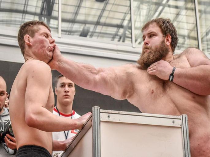 Viral Video Of Slapping Championship or Competition In Russia | इथे सुरू आहे कानशिलात लगावण्याची स्पर्धा, व्हिडीओ आणि फोटो झालेत व्हायरल! Viral Video Of Slapping Championship or Competition In Russia | इथे सुरू आहे कानशिलात लगावण्याची स्पर्धा, व्हिडीओ आणि फोटो झालेत व्हायरल!