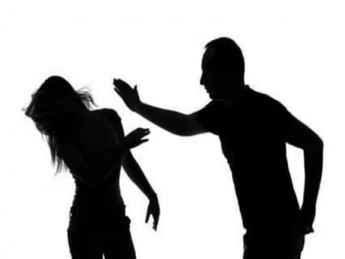 Husband beating his wife is right! | पतीने पत्नीला मारहाण करणे बरोबरच! संयुक्त राष्ट्राचा धक्कादायक अहवाल