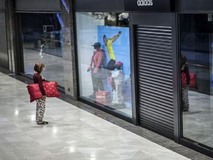 guinness world records share story of 11 year old sleepwalked 160 km found in other city | झोपेत चालत 'तो' 160 किमी दूर जाऊन दुसऱ्या शहरात पोहोचला अन्...; स्लीपवॉकिंगची हटके केस guinness world records share story of 11 year old sleepwalked 160 km found in other city | झोपेत चालत 'तो' 160 किमी दूर जाऊन दुसऱ्या शहरात पोहोचला अन्...; स्लीपवॉकिंगची हटके केस