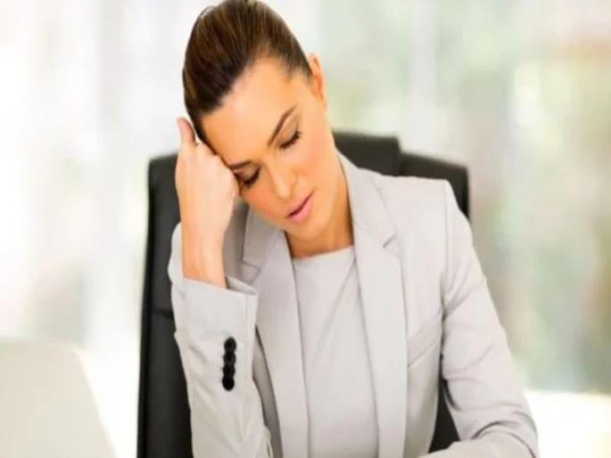 Feel sleepy After lunch.. what is cause? Wrong habits or illness? | दुपारी जेवण झालं की खूप झोप येते, काम सूचत नाही? चुकीच्या सवयी की आजार?