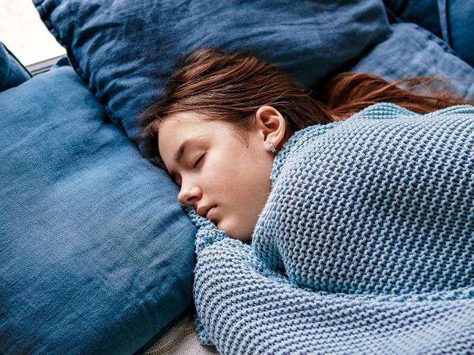 Five hours of sleep is a must, otherwise there will be trouble! People aged 50 years and above are at greater risk | पाच तास झोप हवीच, अन्यथा ओढवतील संकटे! ५० वर्षे व त्यापुढील वयाच्या लोकांना मोठा धोका Five hours of sleep is a must, otherwise there will be trouble! People aged 50 years and above are at greater risk | पाच तास झोप हवीच, अन्यथा ओढवतील संकटे! ५० वर्षे व त्यापुढील वयाच्या लोकांना मोठा धोका