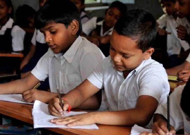 Children of 5th, 8th to 10th in Maharashtra are raw in mathematics | महाराष्ट्रातील पाचवी, आठवी ते दहावीची मुले गणितात कच्ची Children of 5th, 8th to 10th in Maharashtra are raw in mathematics | महाराष्ट्रातील पाचवी, आठवी ते दहावीची मुले गणितात कच्ची
