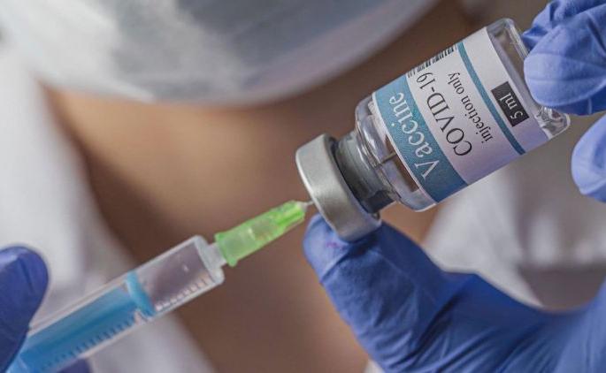 Weak restrictions and sluggish vaccinations will hit! | शिथिल निर्बंध व मंदावलेल्या लसीकरणाचा बसणार फटका! Weak restrictions and sluggish vaccinations will hit! | शिथिल निर्बंध व मंदावलेल्या लसीकरणाचा बसणार फटका!