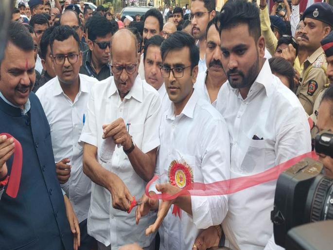 After the split of NCP, Pawar-Fadnavis on the same platform! The unveiling of the statue of Ganpatrao Deshmukh | राष्ट्रवादीच्या फुटीनंतर पवार-फडणवीस एकाच मंचावर! गणपतराव देशमुखांच्या पुतळ्याचे अनावरण After the split of NCP, Pawar-Fadnavis on the same platform! The unveiling of the statue of Ganpatrao Deshmukh | राष्ट्रवादीच्या फुटीनंतर पवार-फडणवीस एकाच मंचावर! गणपतराव देशमुखांच्या पुतळ्याचे अनावरण