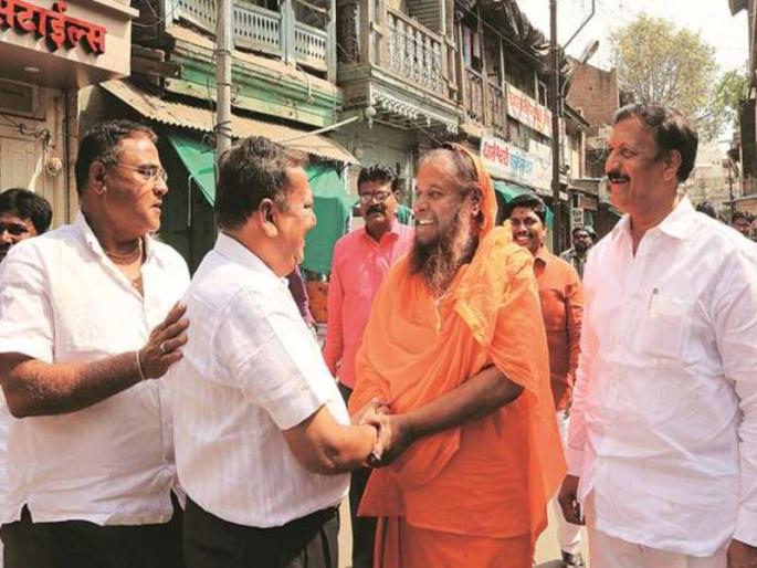 The video clip of Jayasiddheshwar's severe clips | जयसिद्धेश्वरांच्या व्हिडीओ क्लिपचे तीव्र पडसाद The video clip of Jayasiddheshwar's severe clips | जयसिद्धेश्वरांच्या व्हिडीओ क्लिपचे तीव्र पडसाद