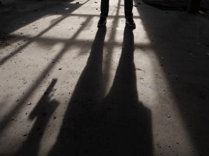 In Nagpur after killing the young man, killer reached in area Angry people Murdered him with stones | नागपूरात थरार! तरूणाची निर्घृण हत्या करून 'तो' भरवस्तीत पोहचला; संतप्त लोकांनी दगडानं ठेचून टाकला In Nagpur after killing the young man, killer reached in area Angry people Murdered him with stones | नागपूरात थरार! तरूणाची निर्घृण हत्या करून 'तो' भरवस्तीत पोहचला; संतप्त लोकांनी दगडानं ठेचून टाकला