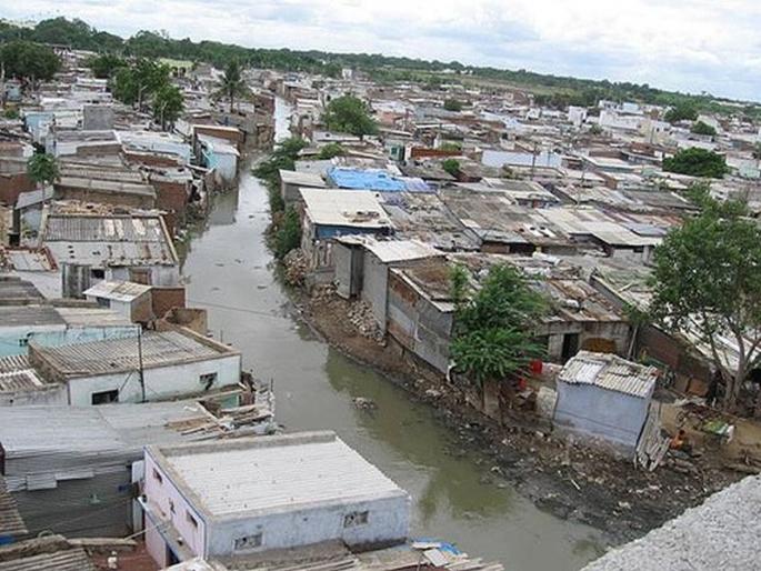 22 slums in Nagpur at risk due to heavy rains | अतिवृष्टी झाल्यास नागपुरातील २२ झोपडपट्ट्यांना धोका 22 slums in Nagpur at risk due to heavy rains | अतिवृष्टी झाल्यास नागपुरातील २२ झोपडपट्ट्यांना धोका