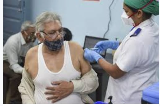 Thirty percent of slum dwellers are not vaccinated | स्लम भागातील ३० टक्के नागरिकांचे लसीकरण नाही