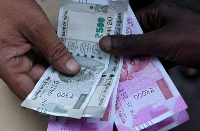 Small savings agents have to bear the brunt of millions! | अल्पबचत एजंटांना सोसावा लागतोय लाखोंचा भुर्दंड !