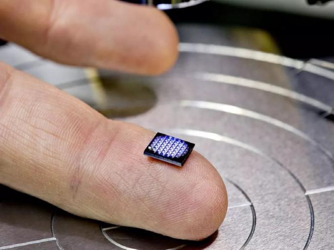 Scientists claim to have created the world's smallest computer | जगातील सर्वात छोटा कॉम्प्युटर तयार केल्याचा वैज्ञानिकांचा दावा Scientists claim to have created the world's smallest computer | जगातील सर्वात छोटा कॉम्प्युटर तयार केल्याचा वैज्ञानिकांचा दावा