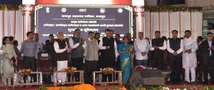 Development of all in smart city; No one will be homeless: Nitin Gadkari | स्मार्ट सिटीत सर्वांचा विकास; कुणीही बेघर होणार नाही : नितीन गडकरी Development of all in smart city; No one will be homeless: Nitin Gadkari | स्मार्ट सिटीत सर्वांचा विकास; कुणीही बेघर होणार नाही : नितीन गडकरी