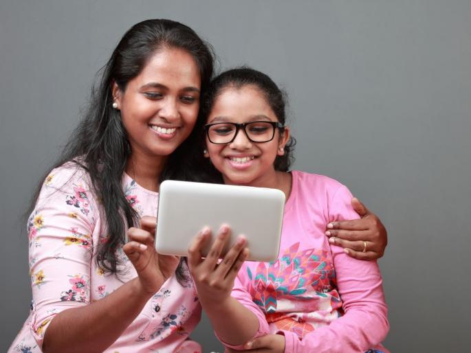 Here are 4 mantras for parents to help their kids to become smart. | आपली मुलं ढ गोळे हवेत की स्मार्ट? मुलं हुशार हवी तर पालकांनी शिकावेत हे 4 मंत्र 