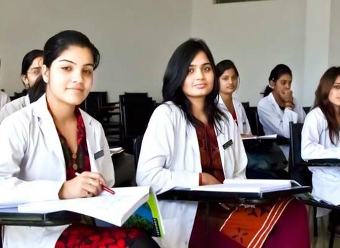 Postgraduate medical examination postponed | वैद्यकीय पदव्युत्तर पदवी परीक्षा पुढे ढकलली, विद्यार्थी लढ्यात सहभागी होणार Postgraduate medical examination postponed | वैद्यकीय पदव्युत्तर पदवी परीक्षा पुढे ढकलली, विद्यार्थी लढ्यात सहभागी होणार
