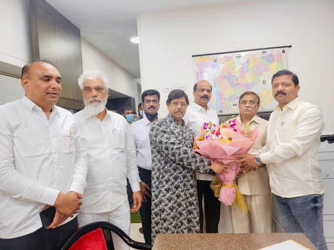 Eknath Shinde Revolts: After the emotional appeal of the CM Uddhav Thackeray, 2 more MLAs goes Mumbai to Guwahati? | मुख्यमंत्र्यांच्या भावनिक आवाहनानंतर मुंबईतील आणखी २ आमदाराने साथ सोडली Eknath Shinde Revolts: After the emotional appeal of the CM Uddhav Thackeray, 2 more MLAs goes Mumbai to Guwahati? | मुख्यमंत्र्यांच्या भावनिक आवाहनानंतर मुंबईतील आणखी २ आमदाराने साथ सोडली