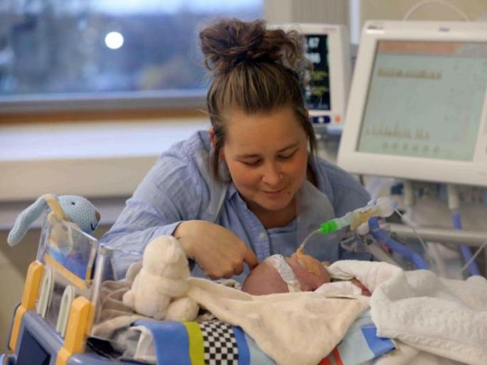 two months old baby boy smile after heart surgerry is heart winning on social media | ह्रदय शस्त्रक्रिया झालेल्या दोन महिन्याच्या बाळाने दिलेल्या स्माईलचं जगाने केलं कौतुक two months old baby boy smile after heart surgerry is heart winning on social media | ह्रदय शस्त्रक्रिया झालेल्या दोन महिन्याच्या बाळाने दिलेल्या स्माईलचं जगाने केलं कौतुक