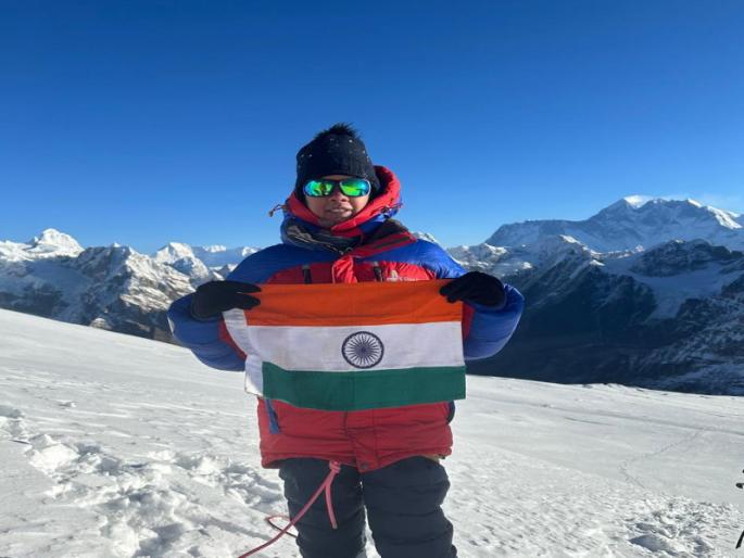 Smita successful ascent of the 6,200m Mount Mera Salute to Chhatrapati Sambhaji Maharaj by hoisting the tricolor | स्मिताची ६,२०० मीटर उंचीच्या माउंट मेरावर यशस्वी चढाई; तिरंगा फडकवत छत्रपती संभाजी महाराजांना मानवंदना
