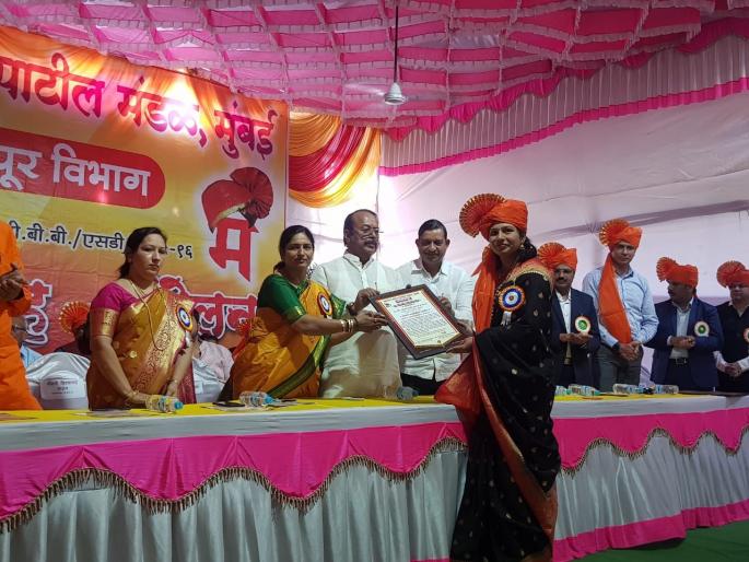Smita Bachhav from Chalisgaon honored with the 'Khandesh Maratha Virgo' award | चाळीसगाव येथील स्मिता बच्छाव ‘खान्देश मराठा कन्या’ पुरस्काराने सन्मानित Smita Bachhav from Chalisgaon honored with the 'Khandesh Maratha Virgo' award | चाळीसगाव येथील स्मिता बच्छाव ‘खान्देश मराठा कन्या’ पुरस्काराने सन्मानित