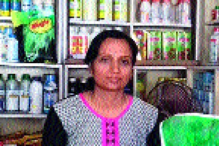 Krishi Kanya Bharari defeats peril ... | संकटांवर मात करीत कृषीकन्येची भरारी... Krishi Kanya Bharari defeats peril ... | संकटांवर मात करीत कृषीकन्येची भरारी...