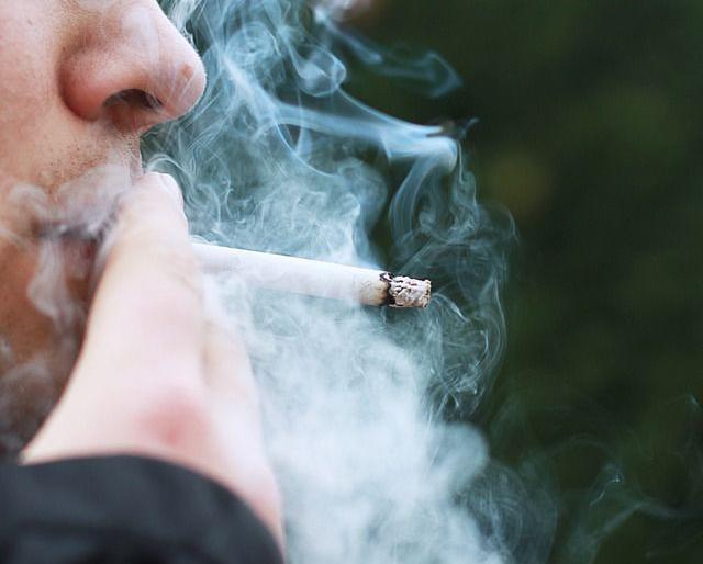 Municipal watch on smokers and spitters, fined Rs 67,000 in one month | धूम्रपान व थुंकणाऱ्यांवर महापालिकेचा वॉच, एका महिन्यात ६७ हजारांचा ठोठावला दंड Municipal watch on smokers and spitters, fined Rs 67,000 in one month | धूम्रपान व थुंकणाऱ्यांवर महापालिकेचा वॉच, एका महिन्यात ६७ हजारांचा ठोठावला दंड