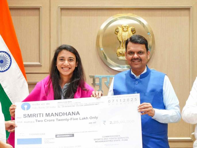 World Champions Smriti Mandhana Jemimah Rodrigues Radha Yadav receive 2 crore 25 lakh rupees each devendra fadnavis | वर्ल्ड चॅम्पियन्सचा गौरव! स्मृती, जेमिमा, राधा यादव यांना प्रत्येकी सव्वादोन कोटींचे बक्षीस