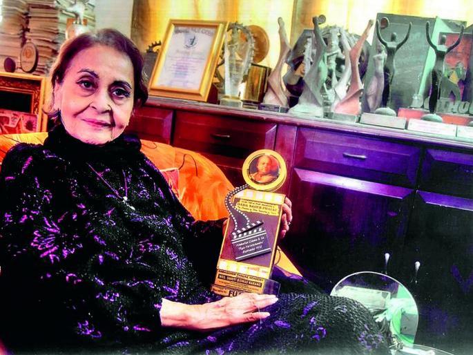 Veteran actress Smriti Biswas passed away; she took his last breath at the age of 100 | ज्येष्ठ अभिनेत्री स्मृती बिस्वास यांचे निधन; १०० व्या वर्षी घेतला अखेरचा श्वास Veteran actress Smriti Biswas passed away; she took his last breath at the age of 100 | ज्येष्ठ अभिनेत्री स्मृती बिस्वास यांचे निधन; १०० व्या वर्षी घेतला अखेरचा श्वास